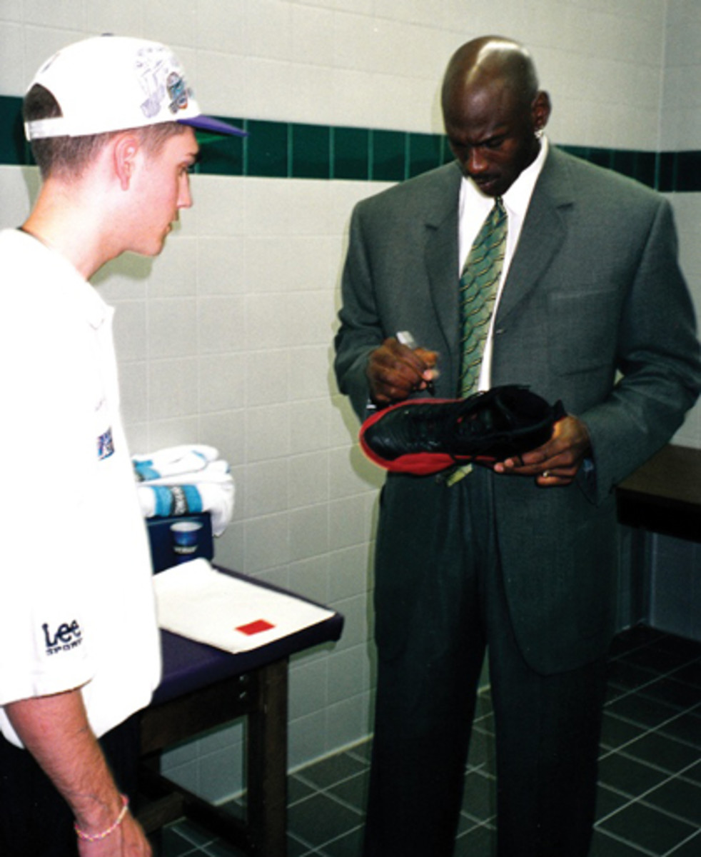 Michael Jordan's 'Flu Game' sneakers auctioned for $104K by former Jazz  ball boy - Sports Illustrated