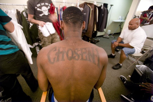 Video Diehard fan pays tribute to LeBron James with epic back tattoo   Lakers Daily