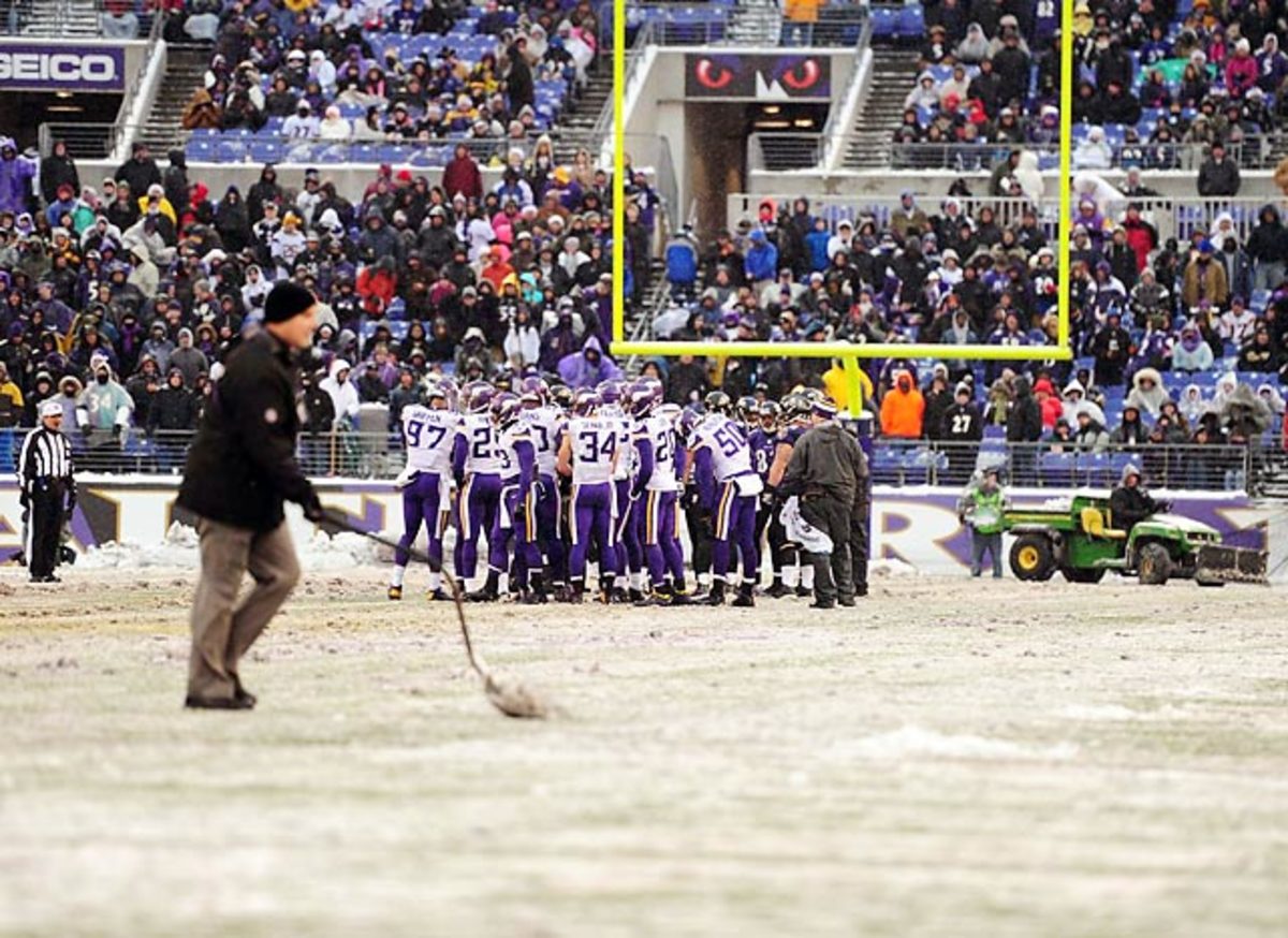 131212130629-vikings-ravens-snow-single-image-cut.jpg