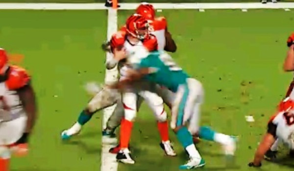 Did refs get controversial safety call right in Dolphins-Bengals game?  Replay says yes - Sports Illustrated