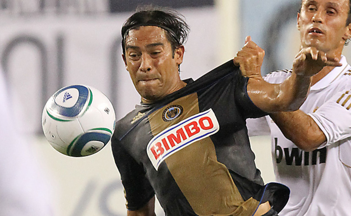 D.C. United acquire former MLS MVP Carlos Ruiz