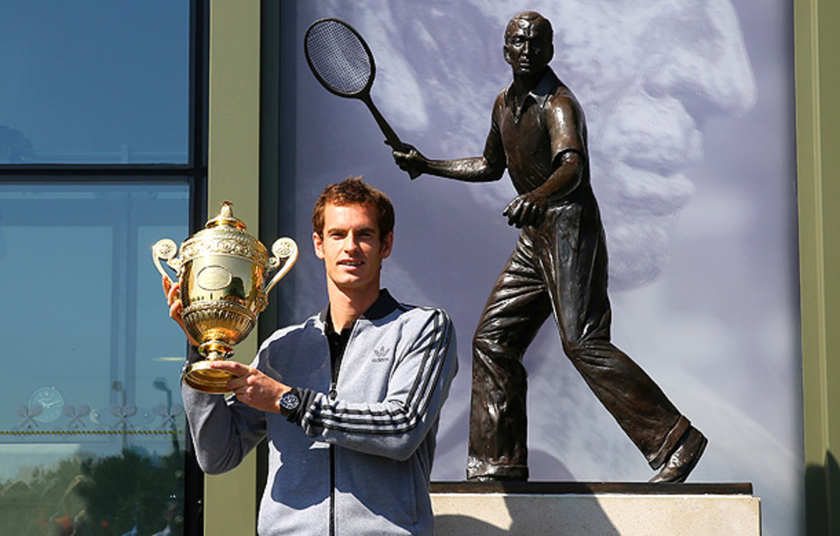 Andy Murray poses with the Wimbledon trophy by the statue of Fred Perry. (Julian Finney/Getty Images)