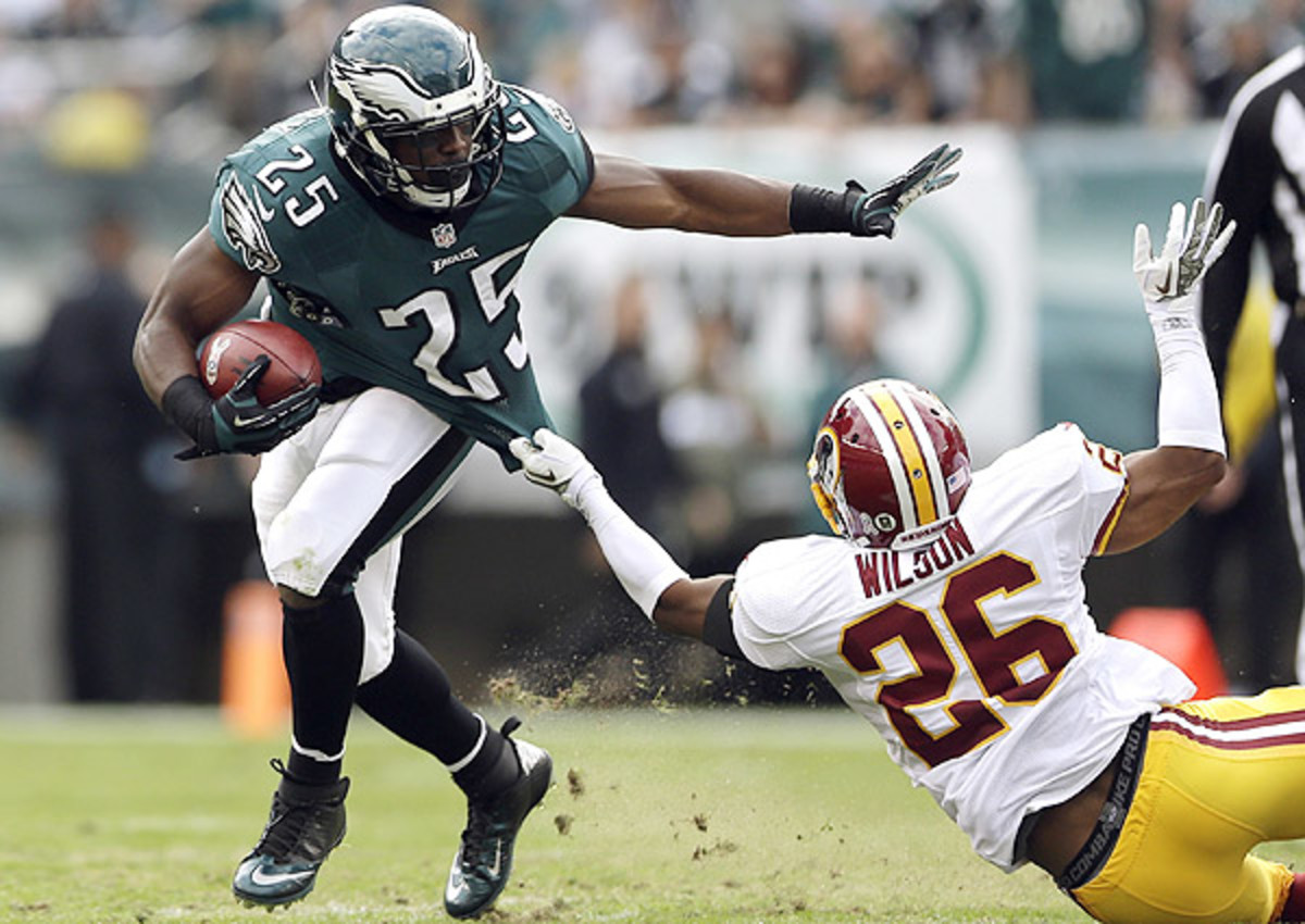 LeSean McCoy (left) and the Eagles moved into first place in the NFC East with the win.