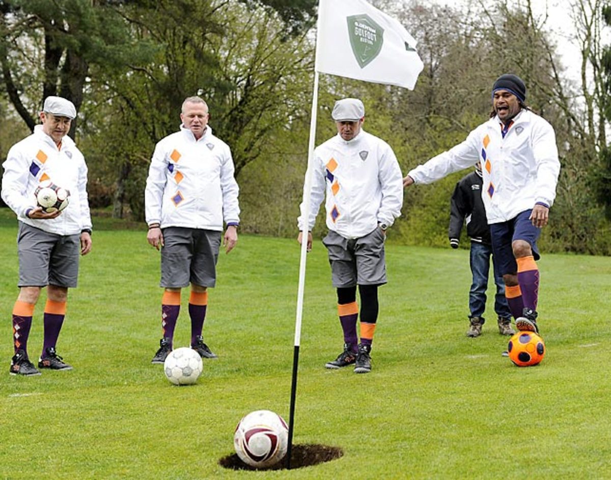 Christian Karembeu and teammates