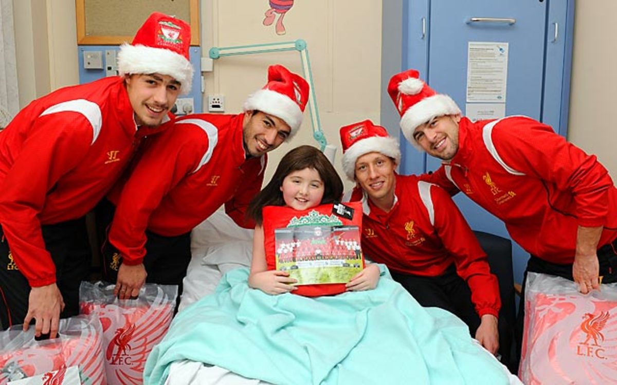 Sebastian Coates, Luis Suarez, Lucas Leiva and Joe Cole 