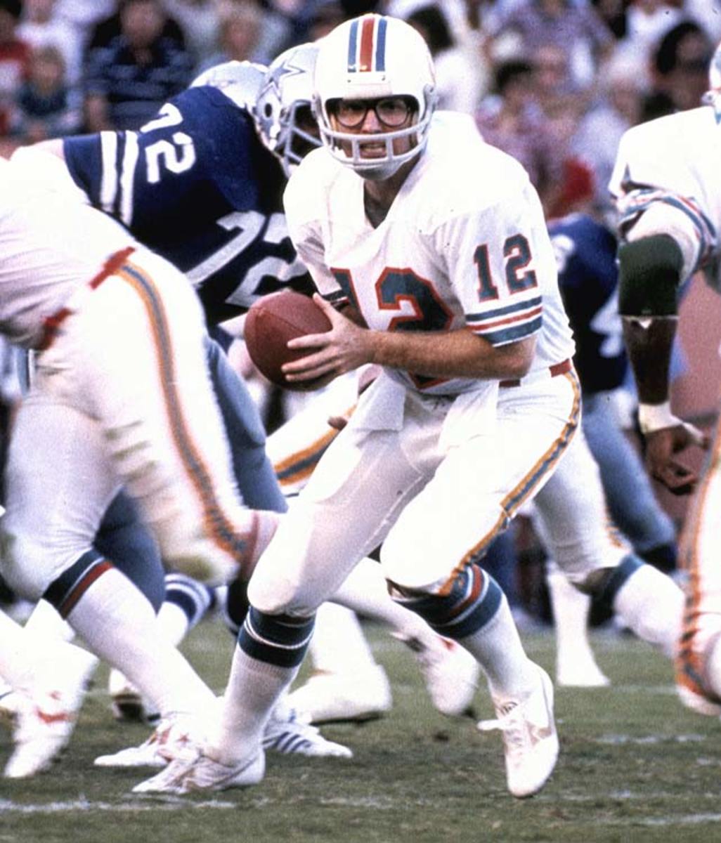 Dan Pastorini Houston Oilers 1972-1979 Oakland Raiders 1980-1981  Texas  football, American football league, Football cheerleaders