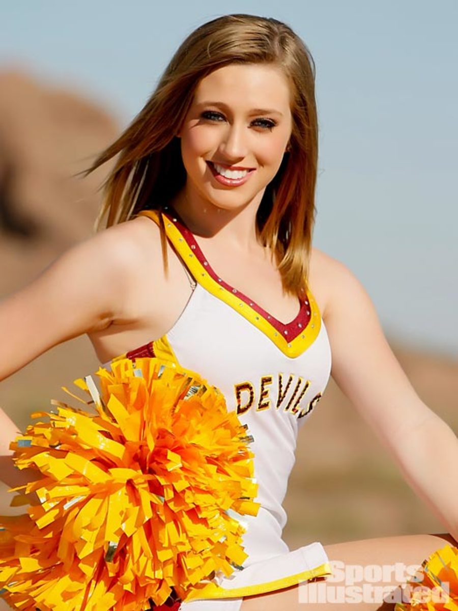 Cheerleader of the Week - Sports Illustrated