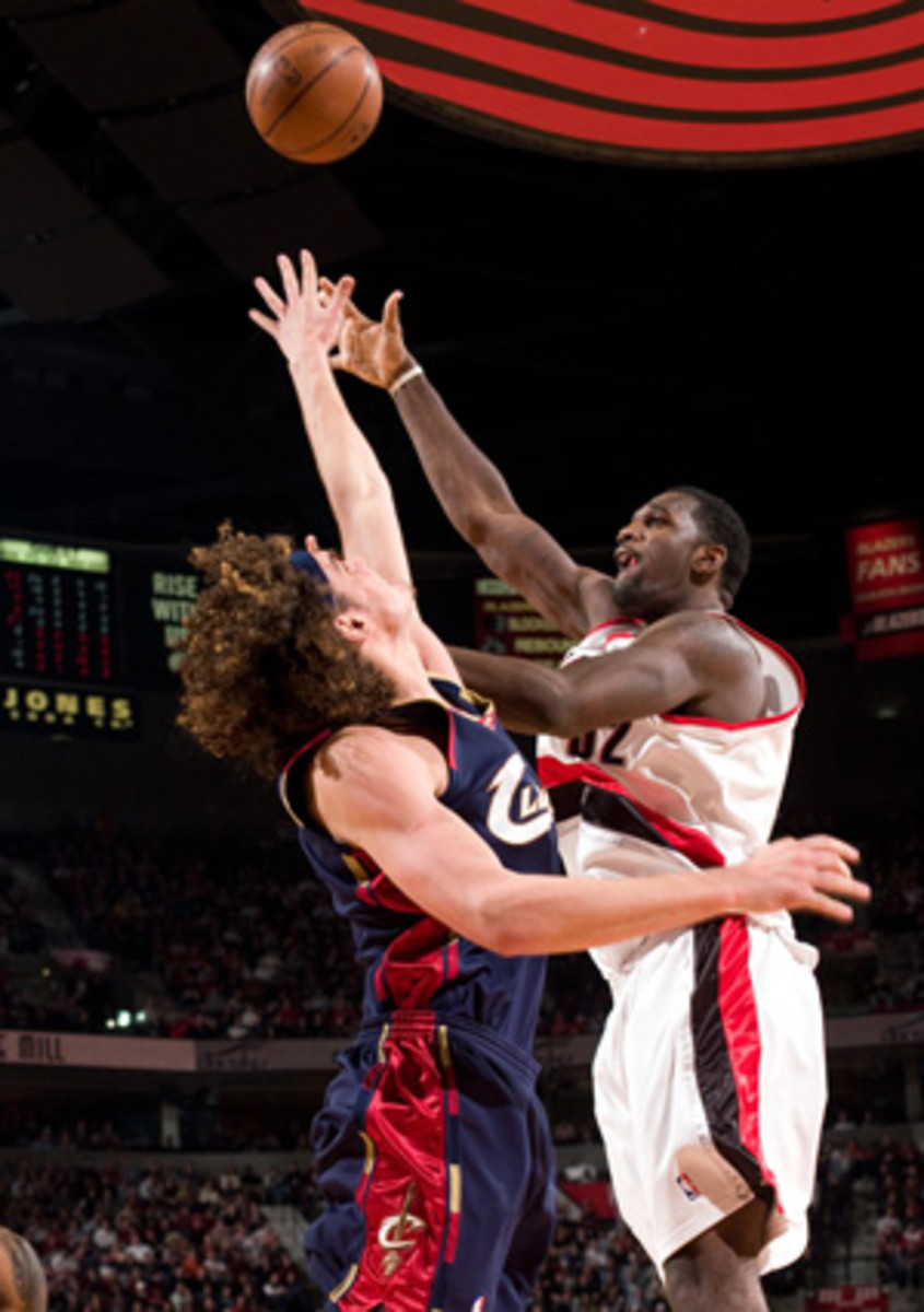 Greg Oden could soon receive an offer from the Cavaliers. (Sam Forencich/Getty Images)