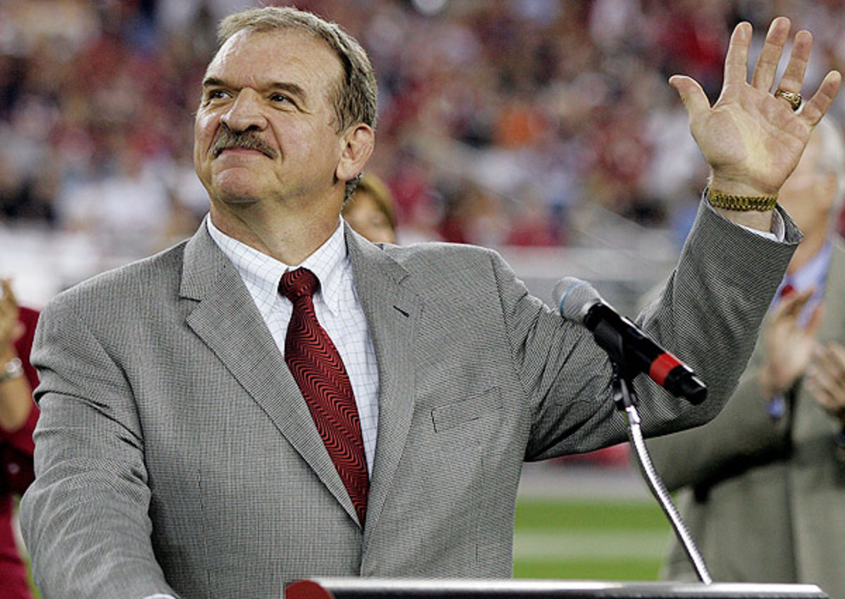 Dan Dierdorf has worked as an NFL broadcaster since 1984.