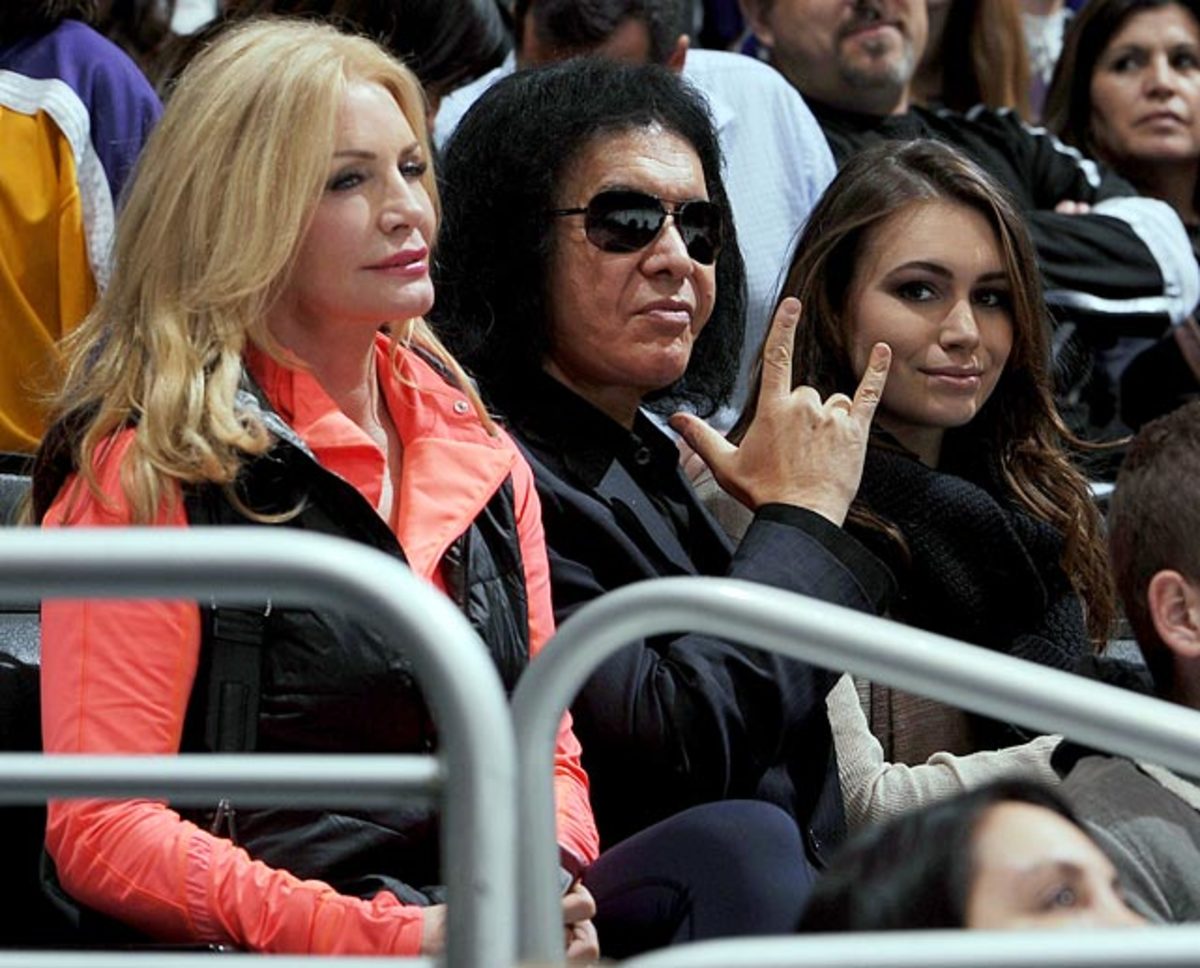 130325103013-gene-simmons-shannon-tweed-sophie-simmons-single-image-cut.jpg