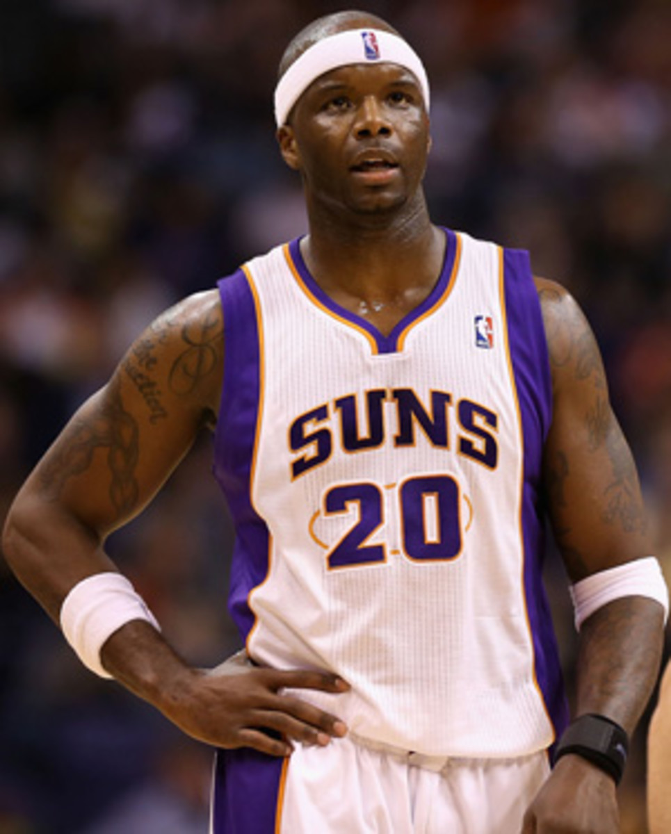 Jermaine O'Neal reportedly had a profanity-laced exchange with the Suns GM.