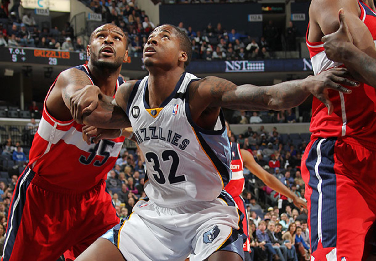 Ed Davis boxes out against the Wizards