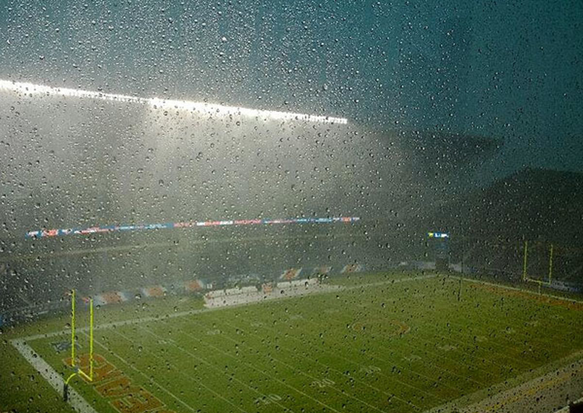 Storms forced players and fans to leave the field in Chicago Sunday. 