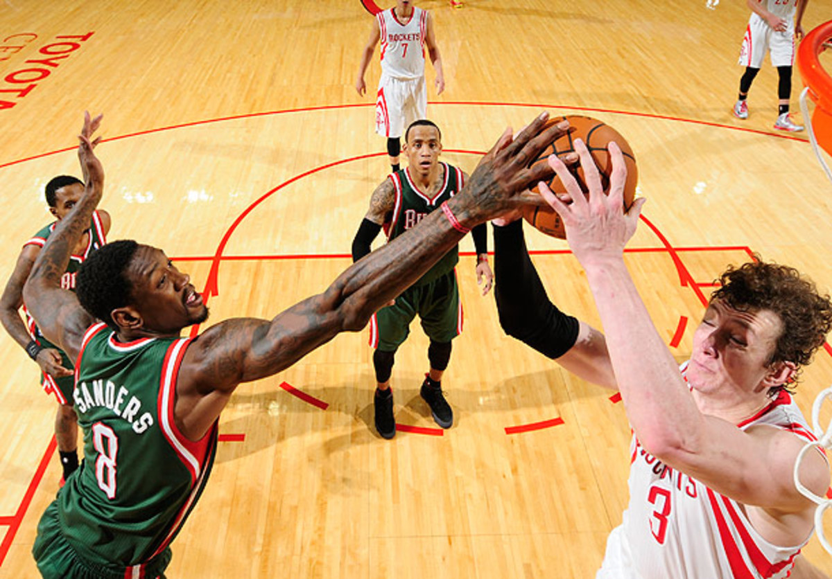 Larry Sanders blocks Omer Asik