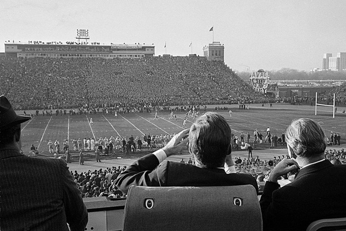 nfl-jfk-army-navy-from-behind-800.jpg