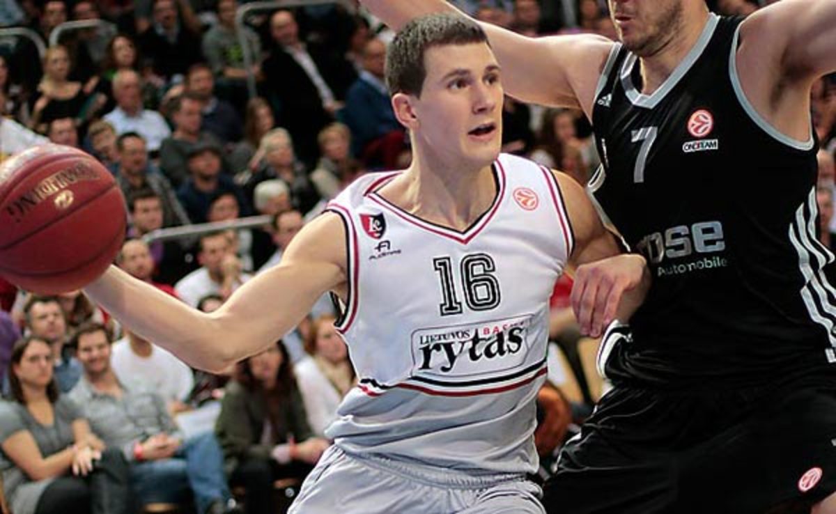 Nemanja Nedovic averaged 9.8 points in 10 Euroleague games last season. 