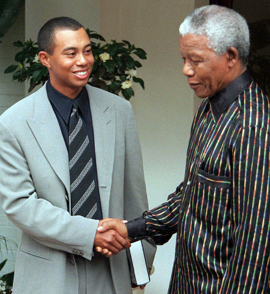 1998-Nelson-Mandela-Tiger-Woods.jpg