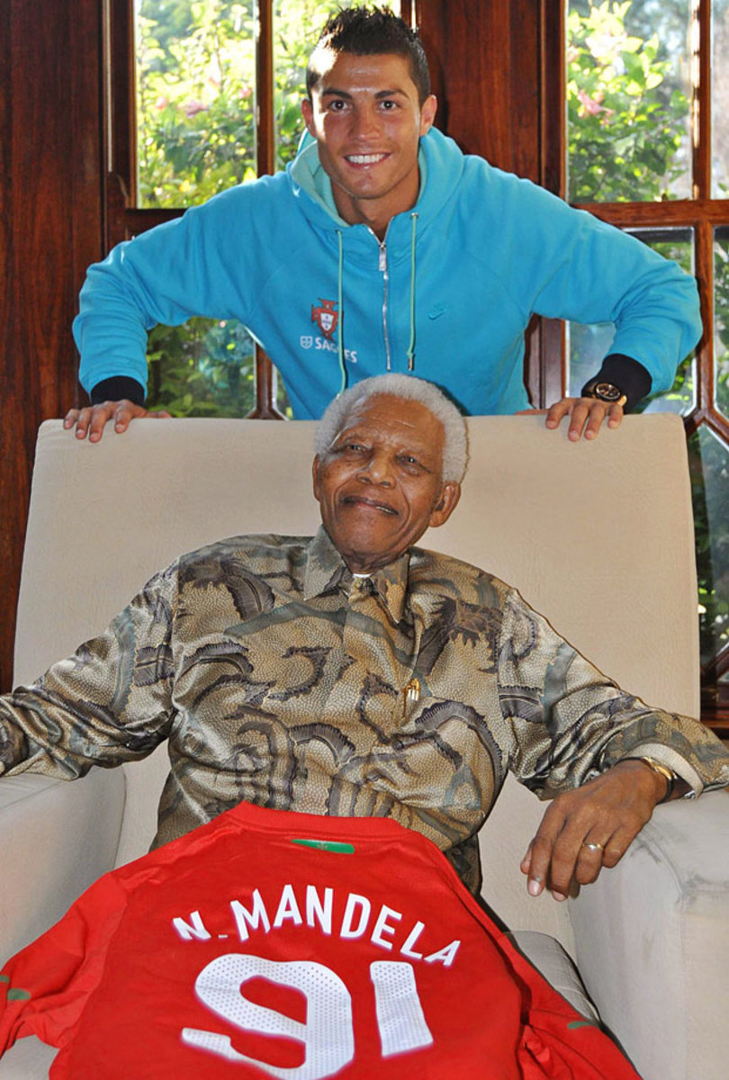 2010-Nelson-Mandela-Cristiano-Ronaldo.jpg