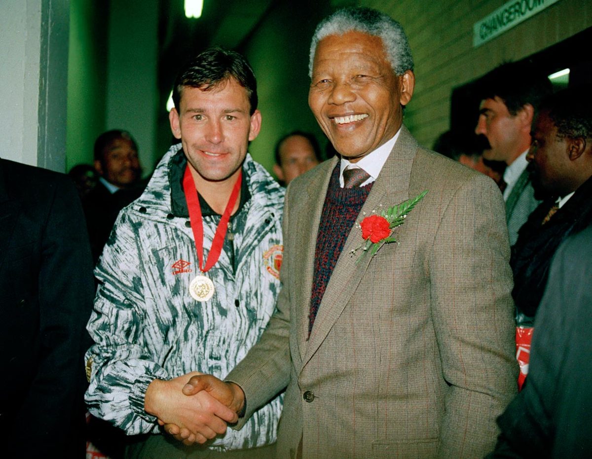 1993-Nelson-Mandela-Bryan-Robson.jpg