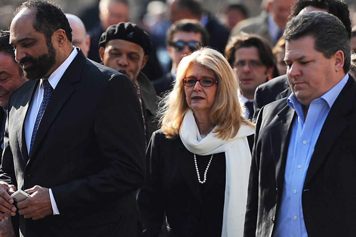 130419203523-franco-harris-paterno-funeral-single-image-cut.jpg