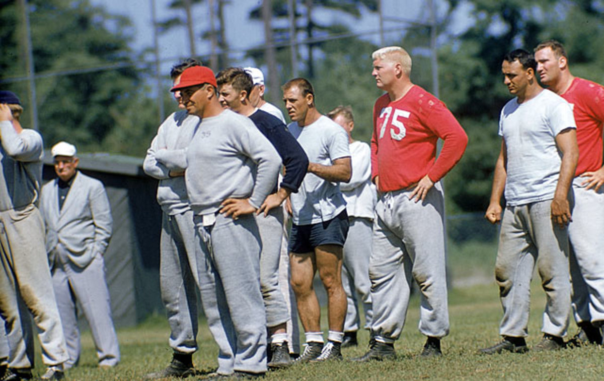 Green Bay Packers head coach Vince Lombardi victorious, getting News  Photo - Getty Images