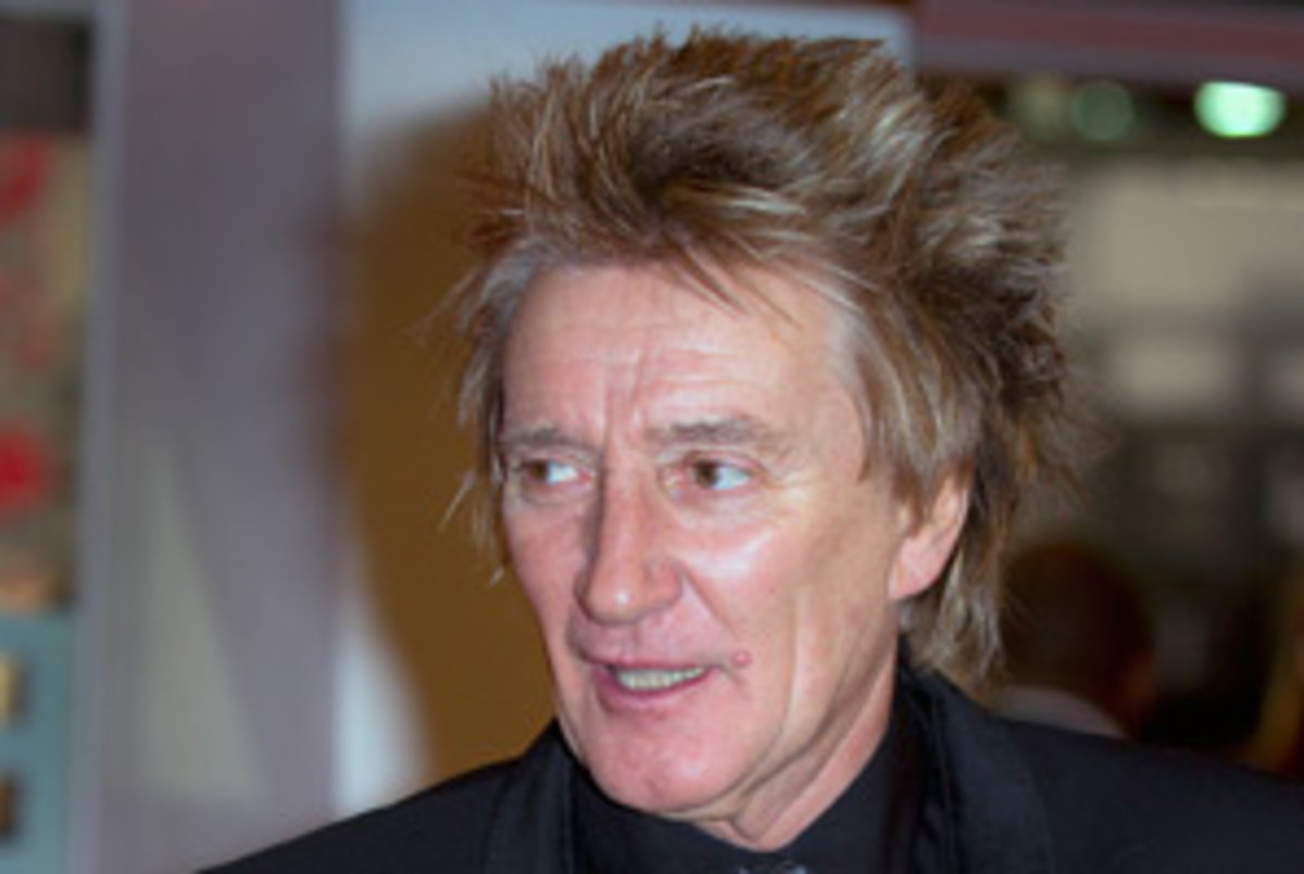 Rod Stewart weeps tears of joy over Celtic's win - Sports Illustrated