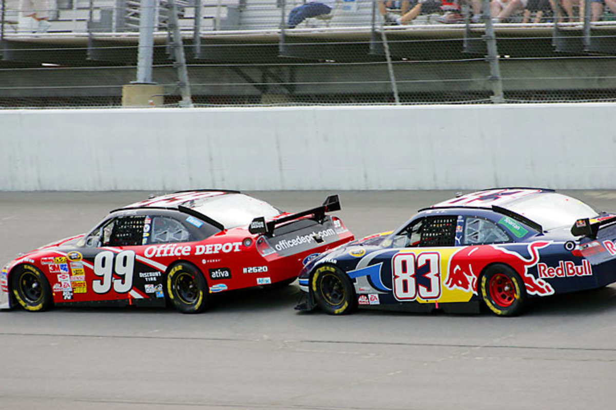 05.carl-edwards-brian-vickers.jpg