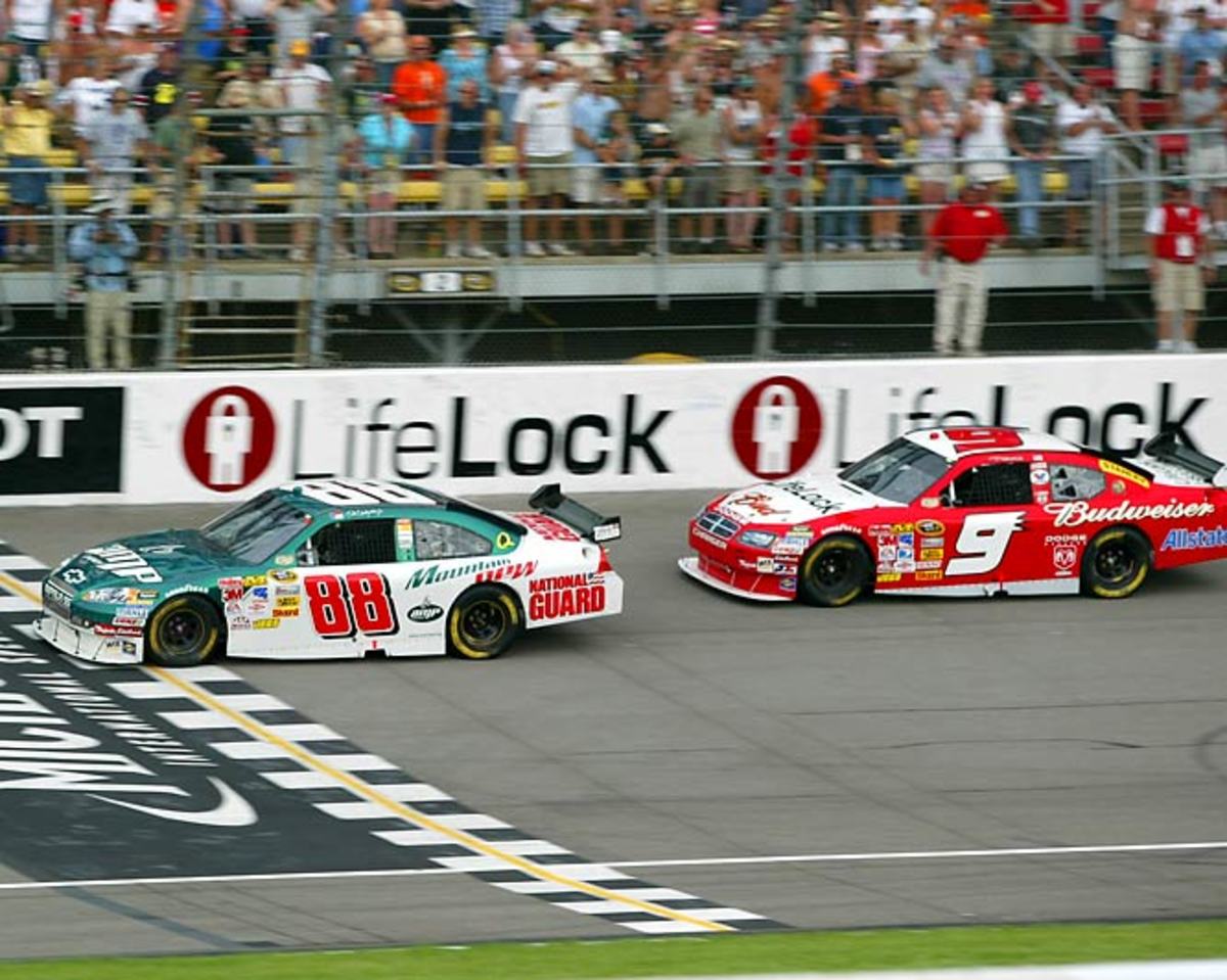 07.dale-earnhardt-jr-kasey-kahne%282%29.jpg