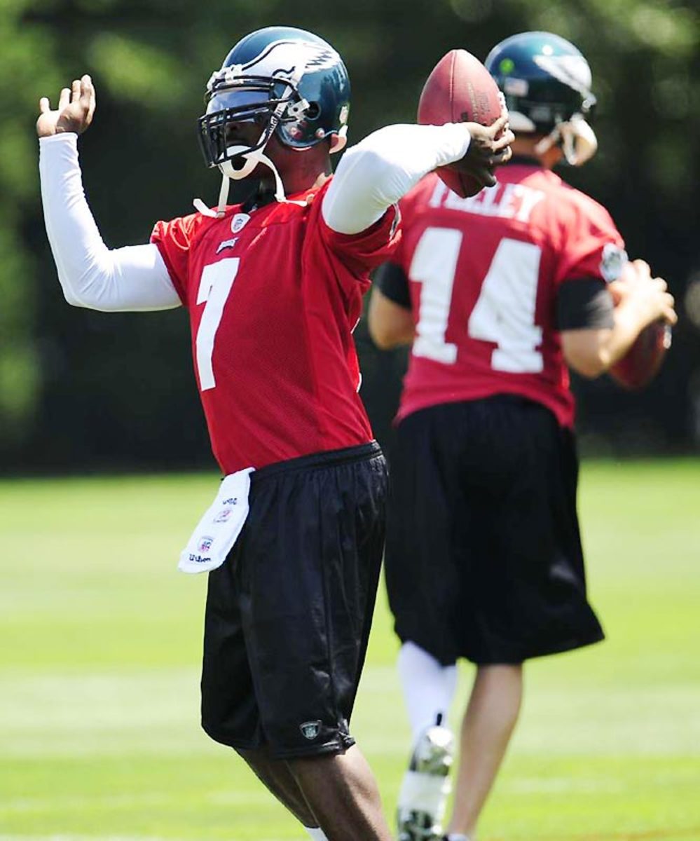 Vick-throw-Feeley.jpg