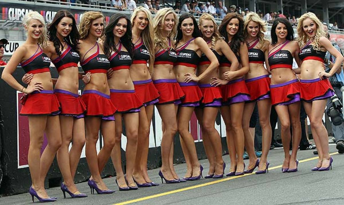 Clipsal-500-grid-girls-2.jpg