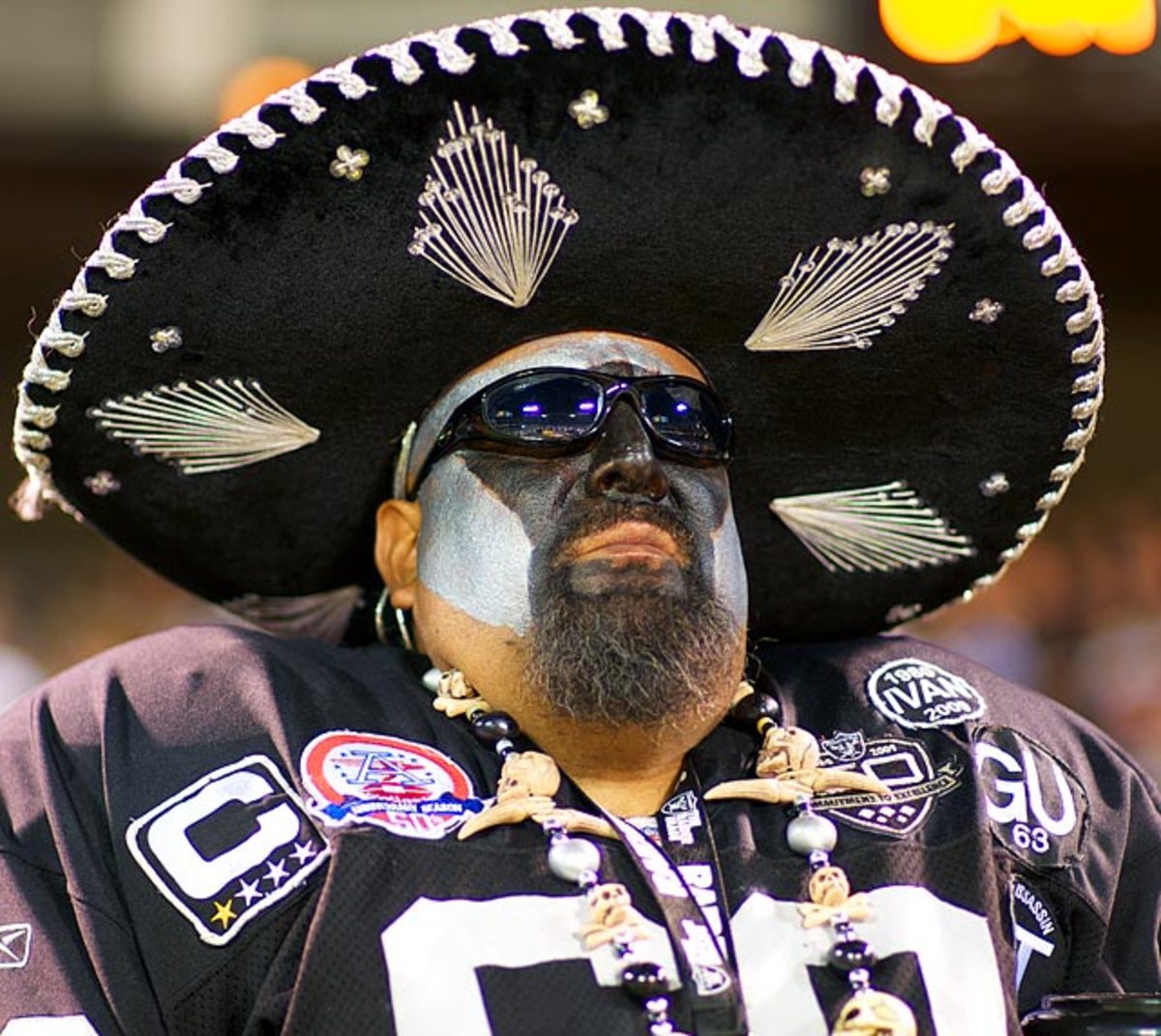 https://www.si.com/.image/t_share/MTY4MjYxMjg2OTkxMDQ1OTA5/oakland-raiders.jpg