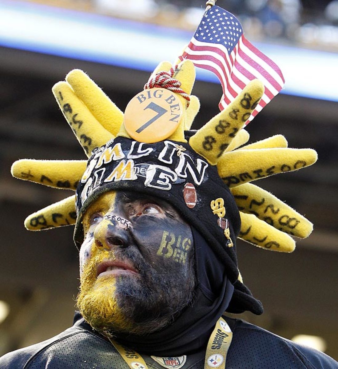 Best head gear at the dome - #vikings fan with cheese grat…