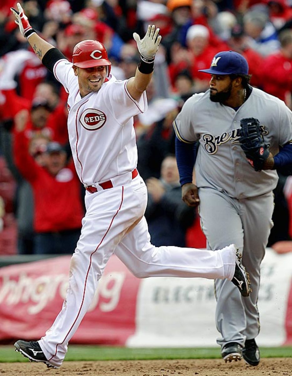 Hernandez hits a three-run walk-off