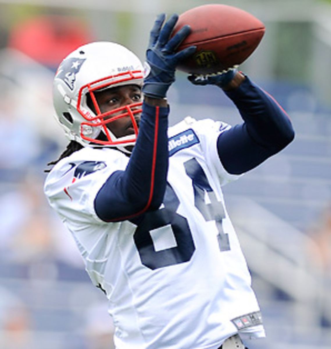 Seahawks trade wide receiver Deion Branch to New England 