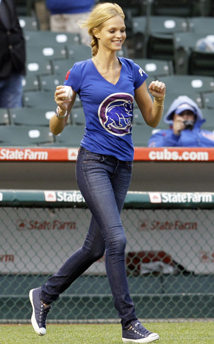 MLB Hot Girl First Pitches 