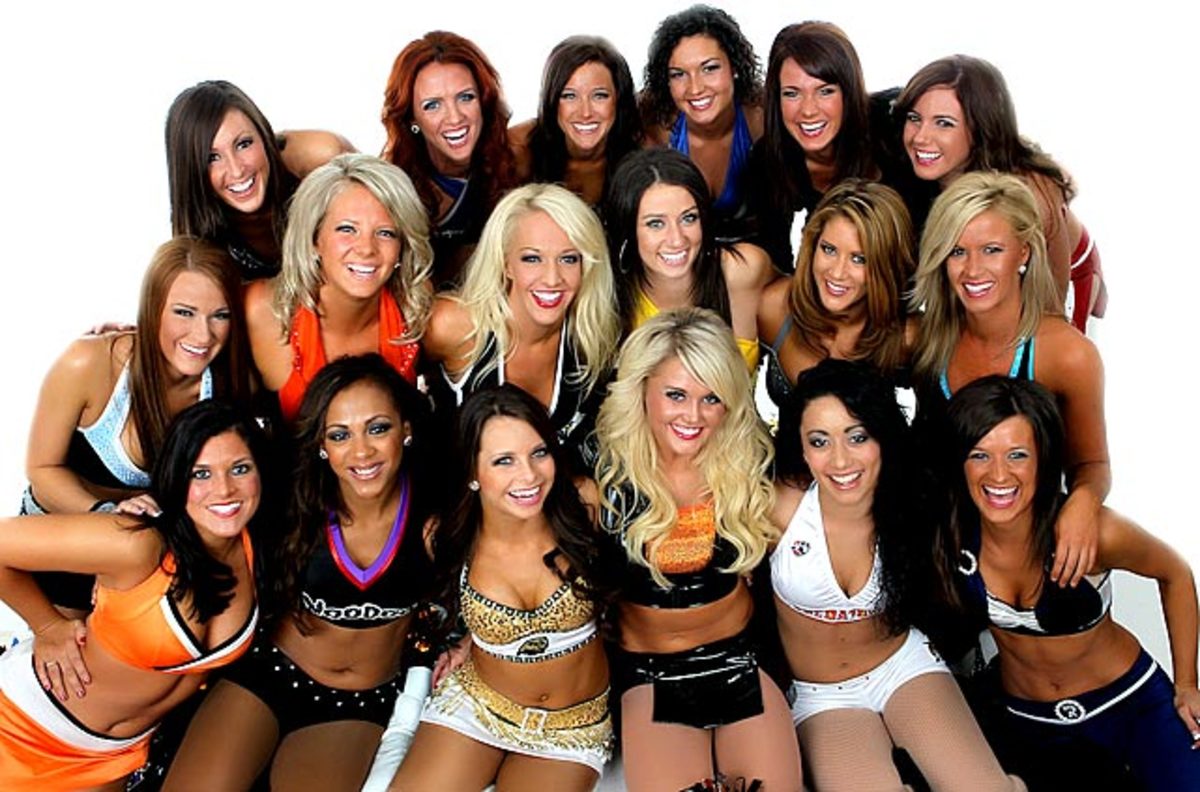 10-AFL_Dream_Team_Dancers-Y.jpg