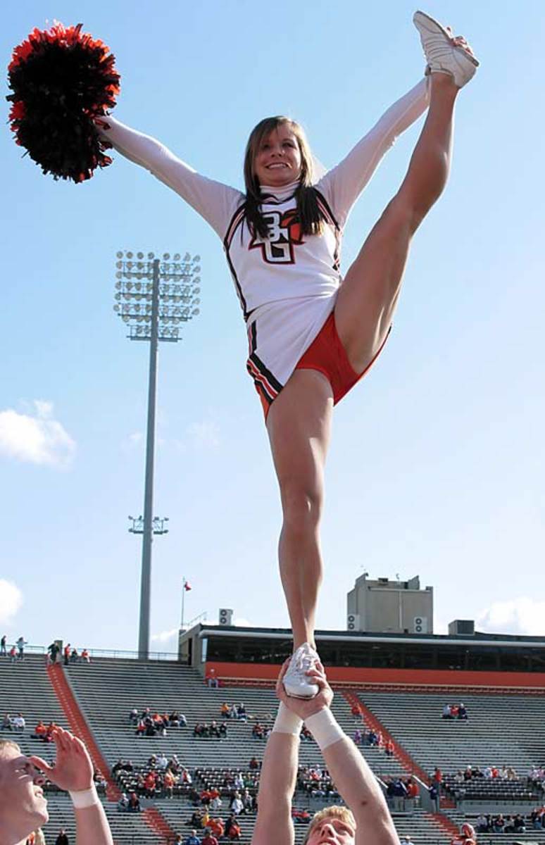 Pro Cheerleader Heaven: Check Out Cincinnati Bengals Cheerleader Lauren in  Sports Illustrated