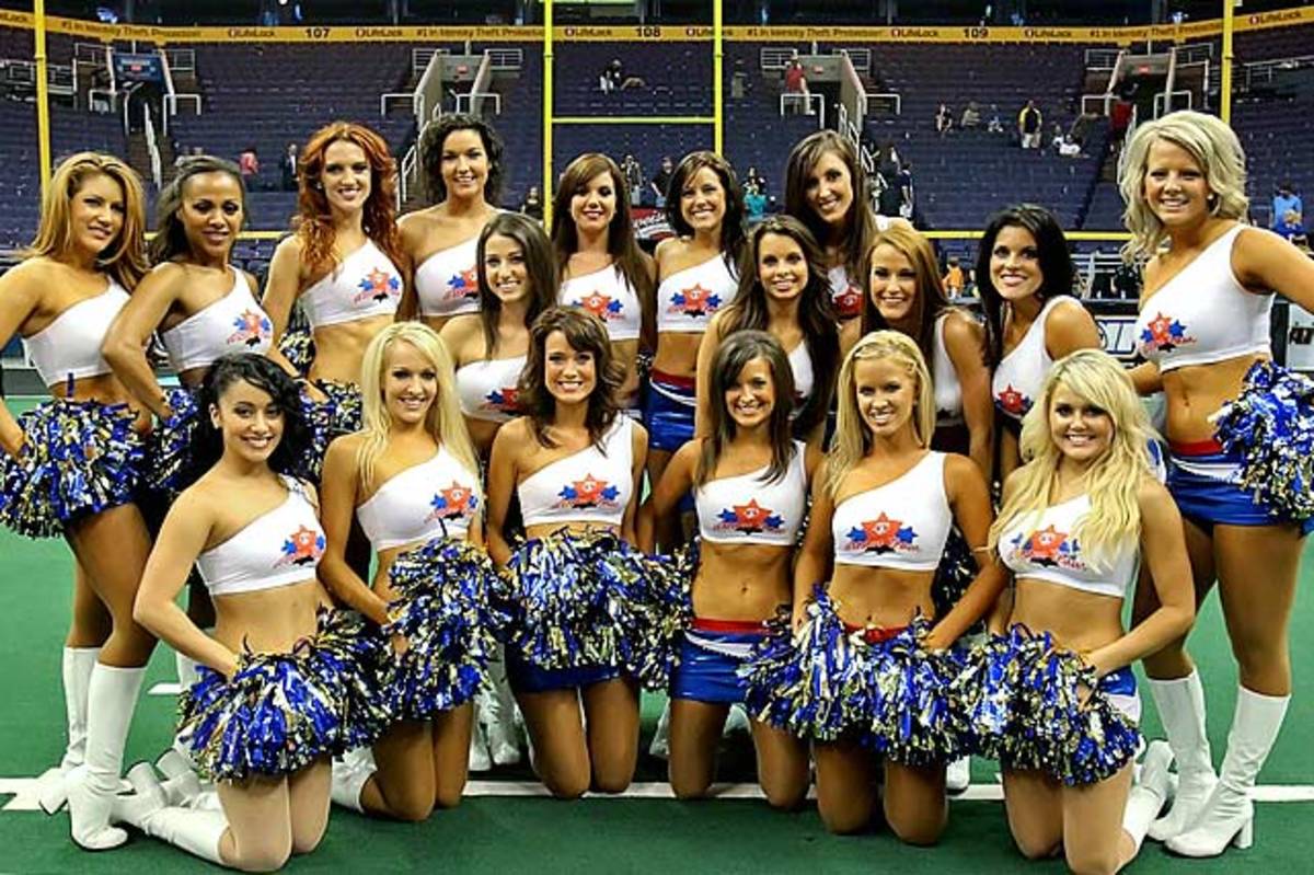 14-AFL_Dream_Team_Dancers-Y.jpg