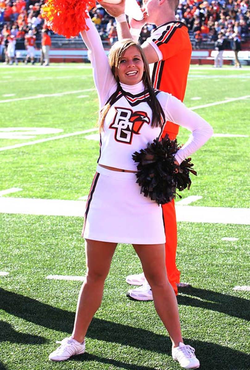 Pro Cheerleader Heaven: Check Out Cincinnati Bengals Cheerleader Lauren in  Sports Illustrated