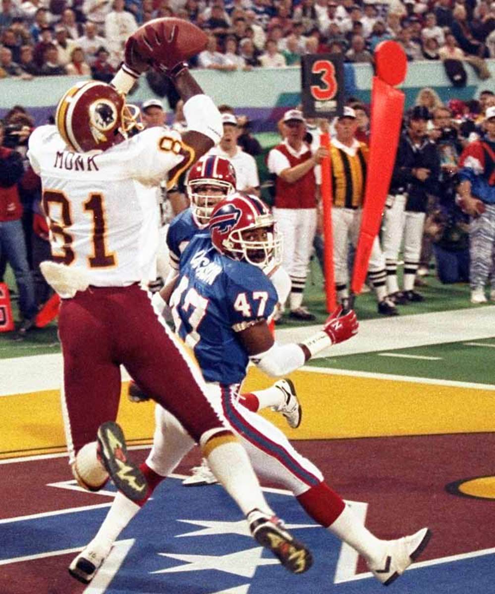 San Francisco, California, USA. 12th Jan, 1991. San Francisco 49ers vs  Washington Redskins at Candlestick Park Saturday, January 12, 1991. 49ers  beat Redskins 28-10. Redskin quarterback Mark Rypien (11) moves away from