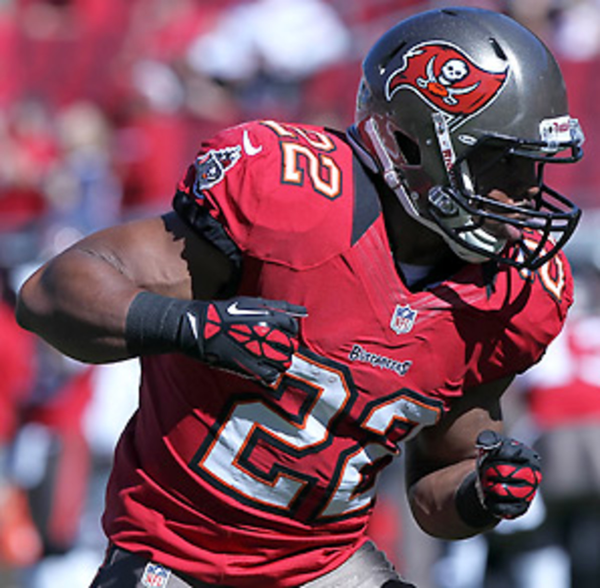 Despite his recent struggles, Doug Martin is averaging 4.7 yards per carry this season. (Kim Klement-US PRESSWIRE)