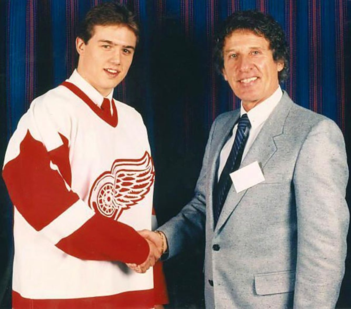 RED-WINGS-YZERMAN.jpg