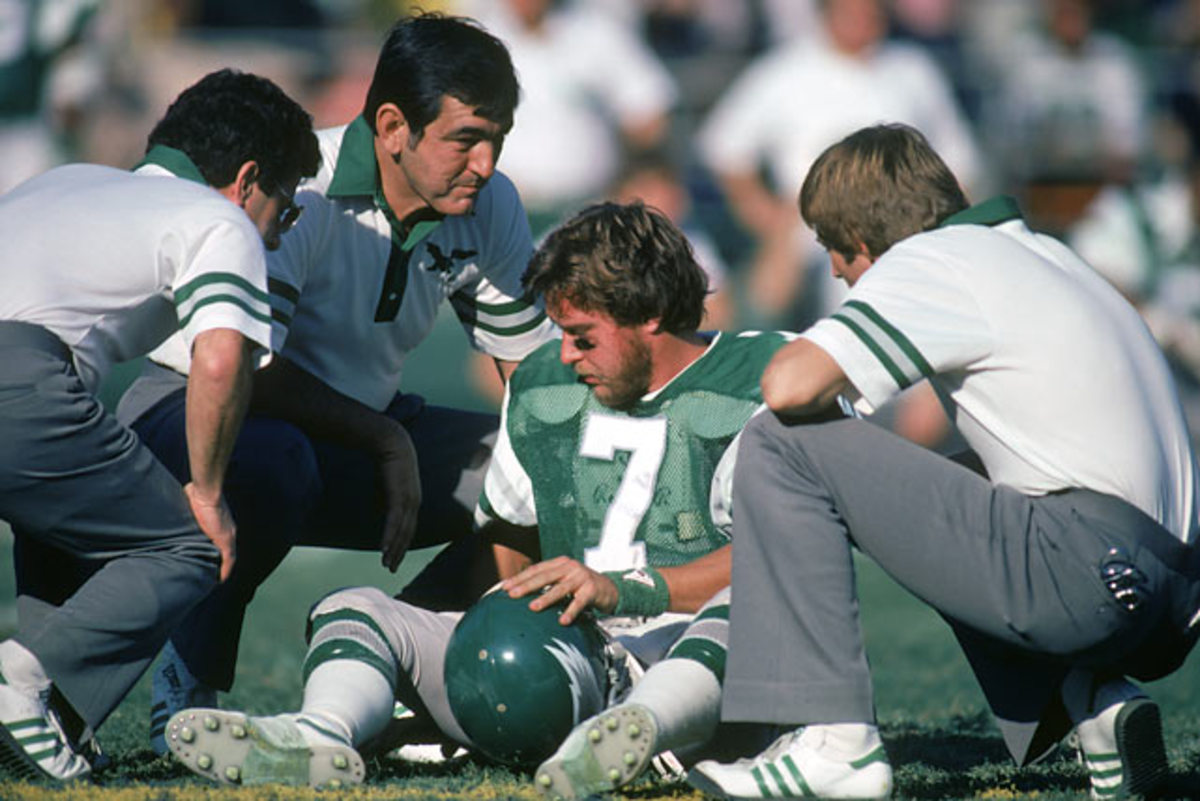 Quarterback Ron Jaworski of the Philadelphia Eagles looks on from the  News Photo - Getty Images