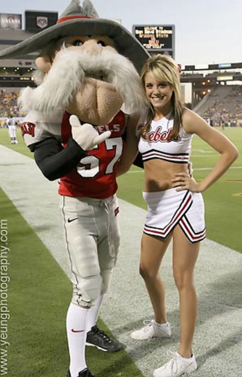 Cheerleader Of The Week Lindsay Unlv Sports Illustrated