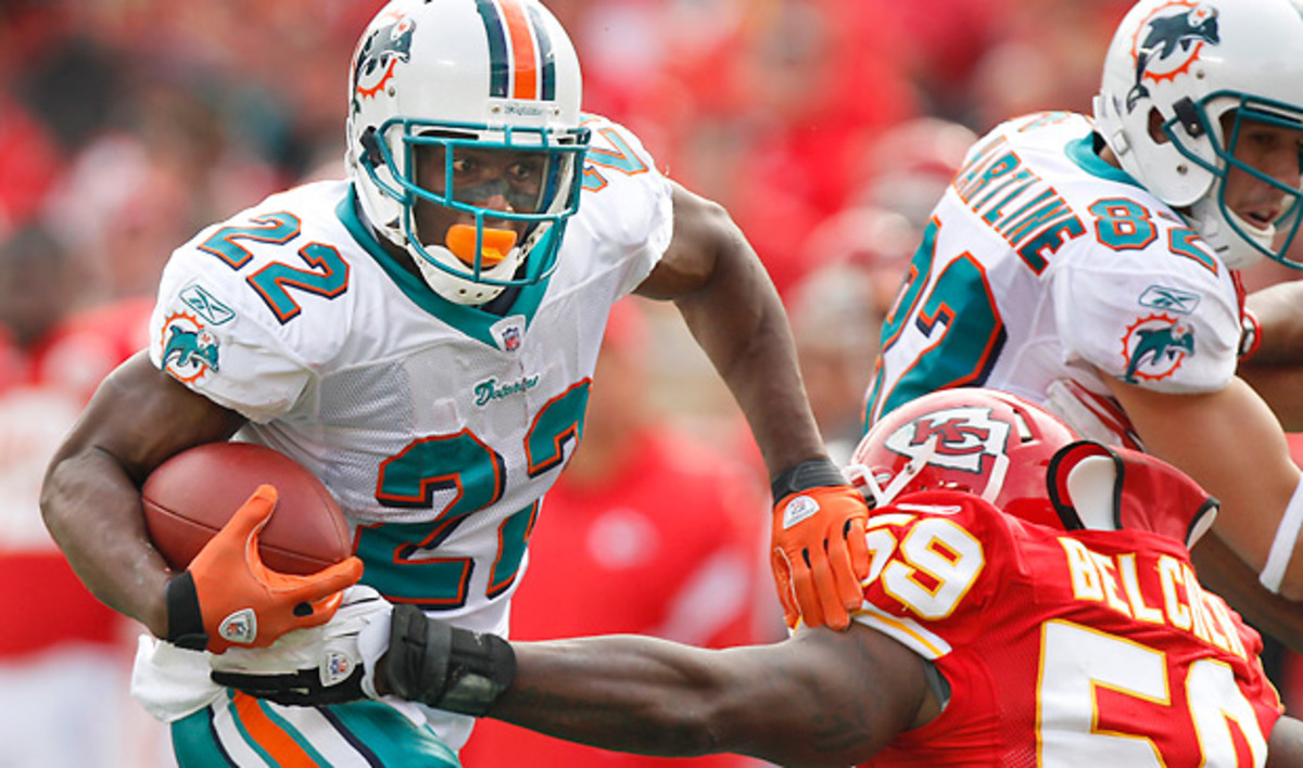 Chiefs outmuscled, outworked by Dolphins - Sports Illustrated