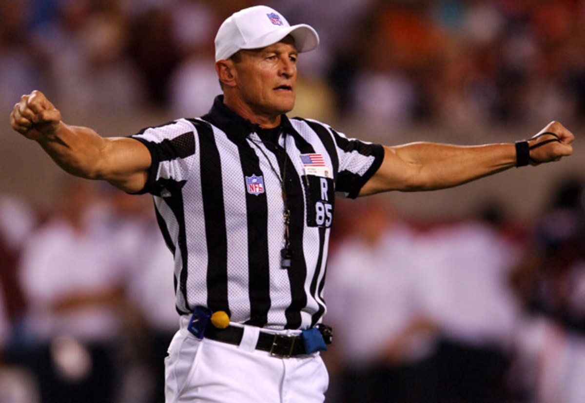 Ed Hochuli on his Physique, Cult Following & Infamous Chargers