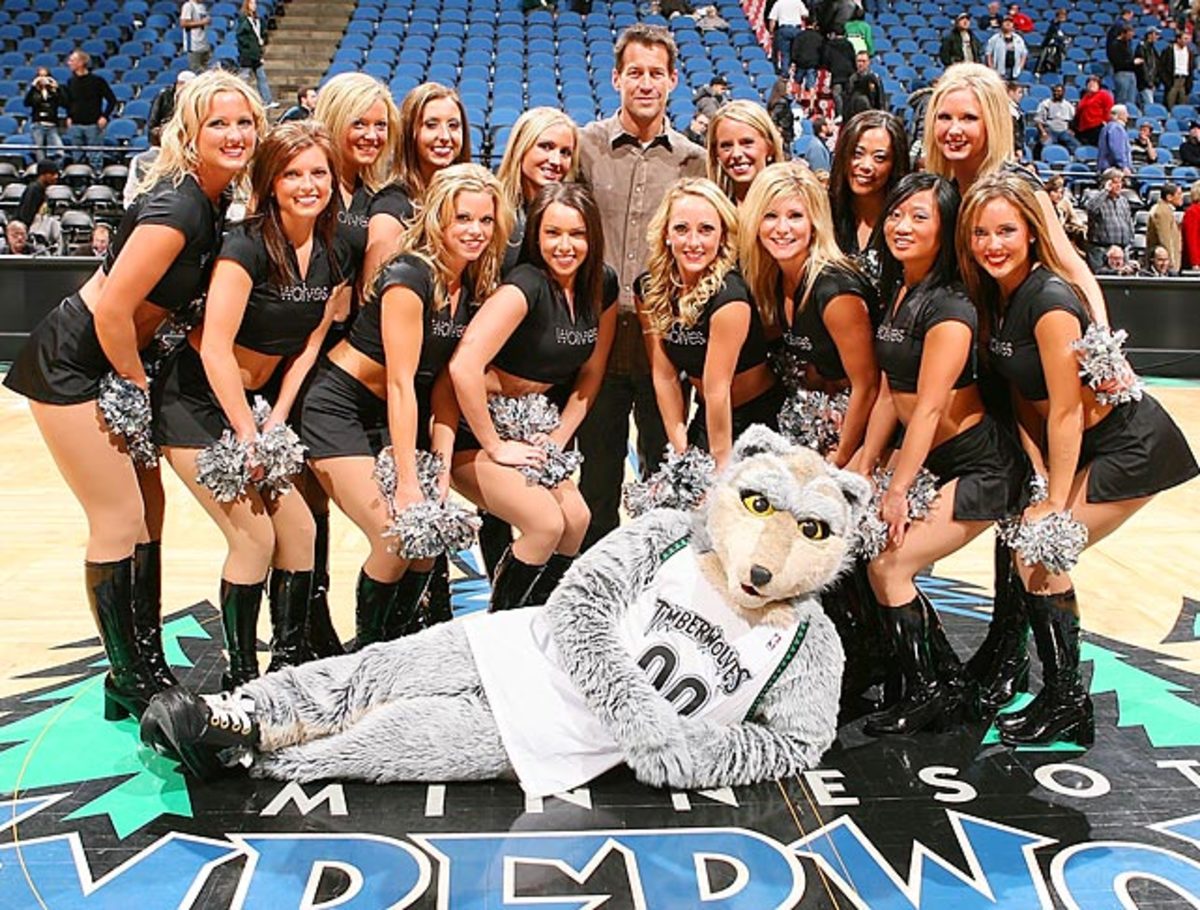 James Denton and Minnesota Timberwolves Cheerleaders