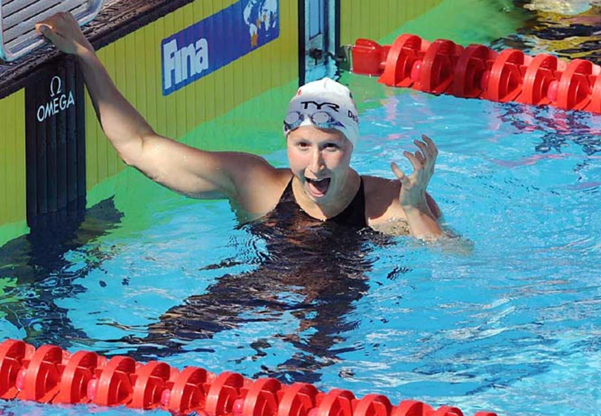 Mary Descenza breaking the world record in the 200m butterfly