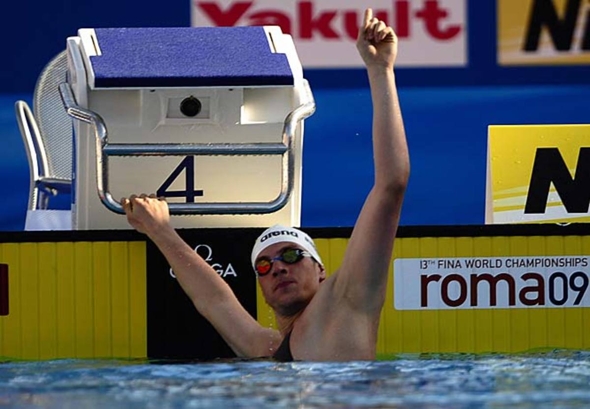 Cameron van der Burgh sets record in 50m breaststroke