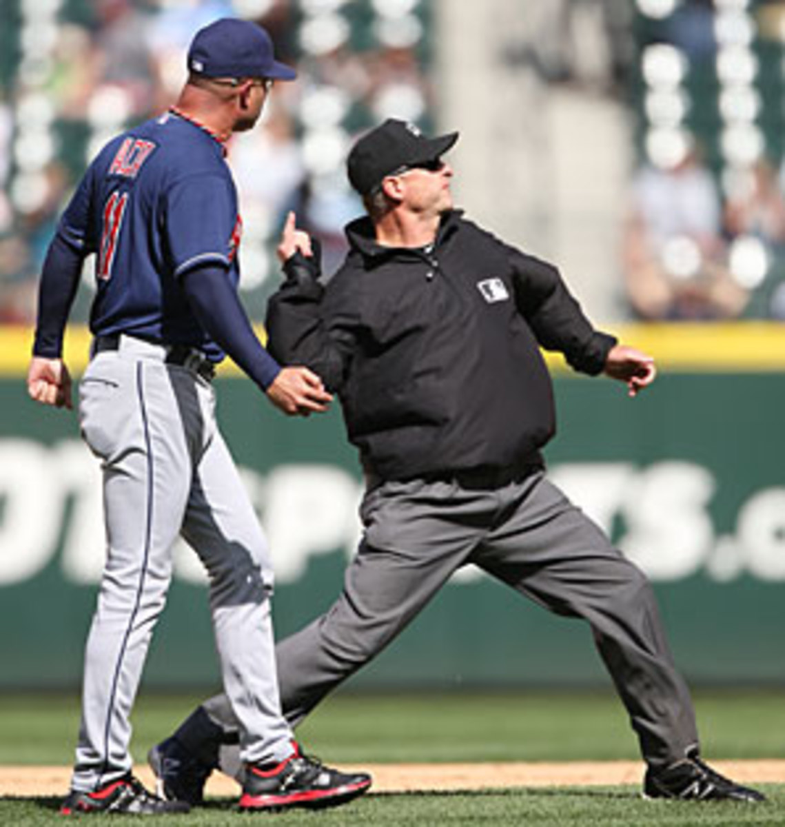 Red Sox target John Farrell to replace Bobby Valentine